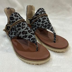 Size 8.5, sandal’s